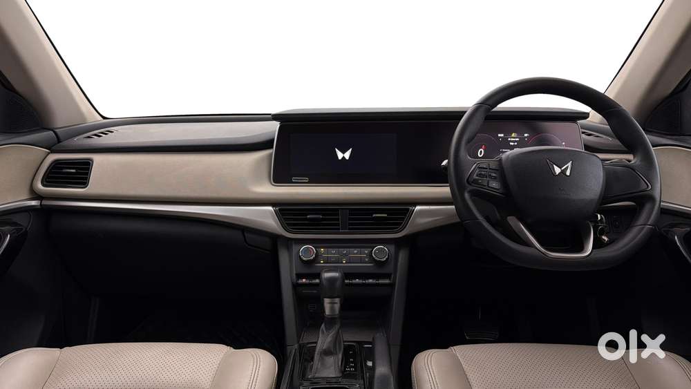 Mahindra Xuv700 2.0 Ax 5 Petrol At Str, 2022, Petrol