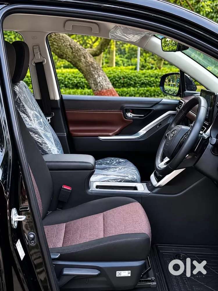 Toyota Innova Hycross 2.0 Vx Hybrid 8 Str, 2025, Petrol