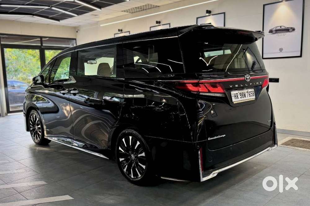 Toyota Vellfire 2.5 Executive Lounge, 2025, Petrol