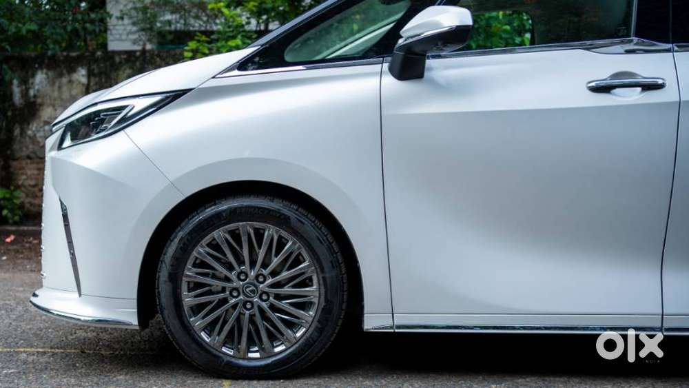Lexus Lm 350h 4 Str Ultra Luxury, 2026, Petrol