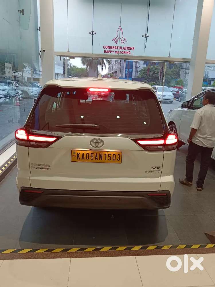 Toyota Innova Hybrid 2023 Petrol 75000 Km Driven