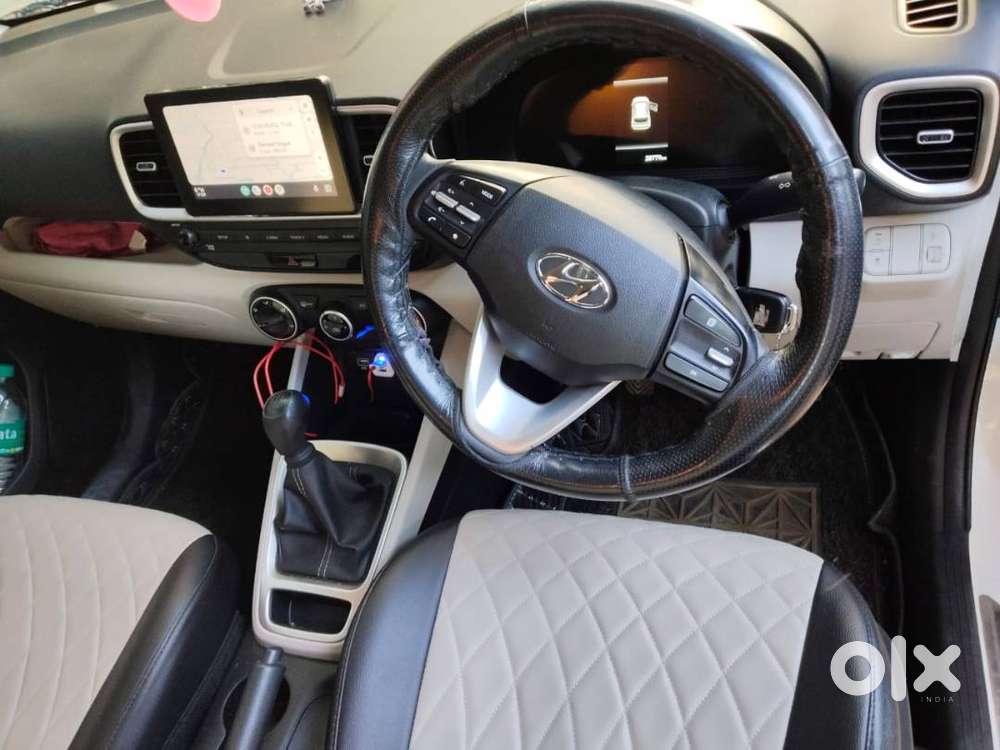 Hyundai Venue 2023 Petrol Well Maintained
