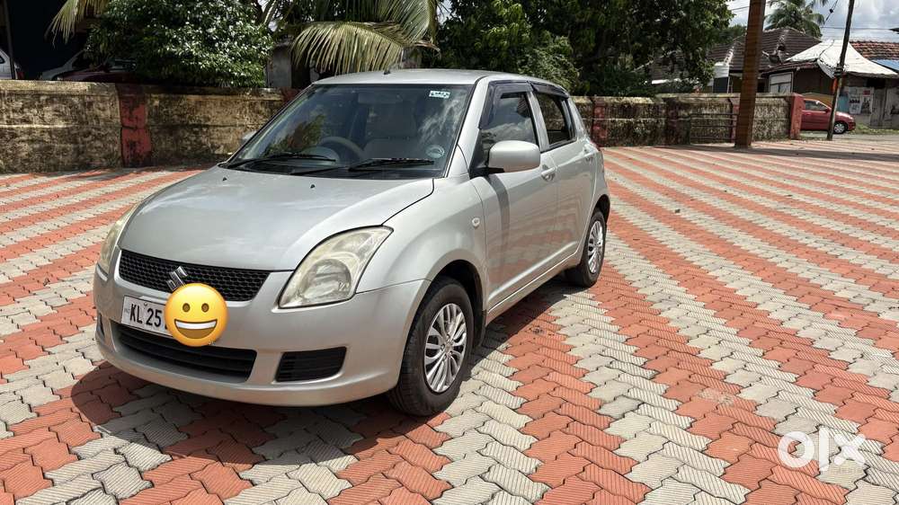 Maruti Suzuki Swift Lxi Bsiv, 2010, Petrol