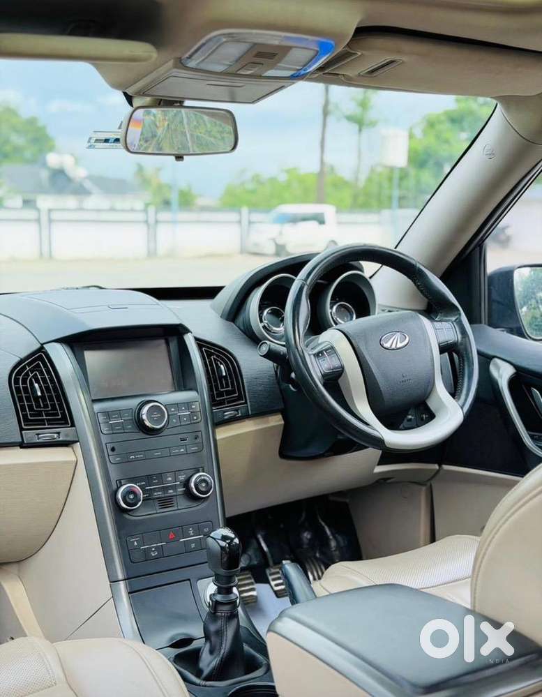 Mahindra Xuv500 W10 2017