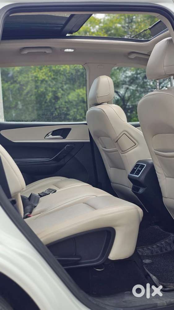 Mahindra Xuv700 Ax7 Luxury Pack Awd, 2024, Diesel