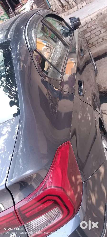 बहुत ही बढ़िया गाड़ी है कंडीशन एकदम अच्छी है