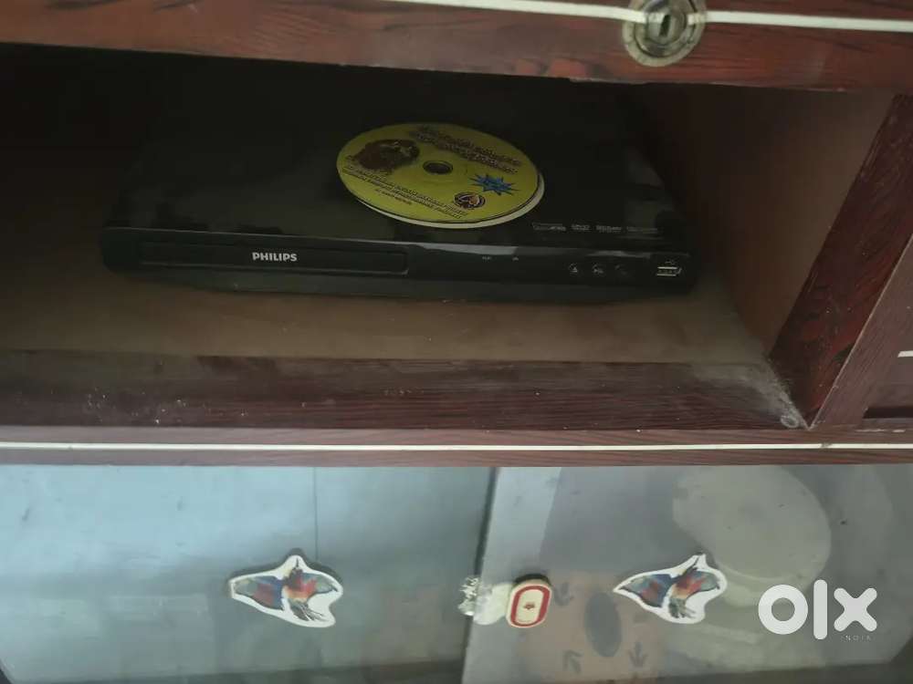 Tv,dvd player with tv showcase