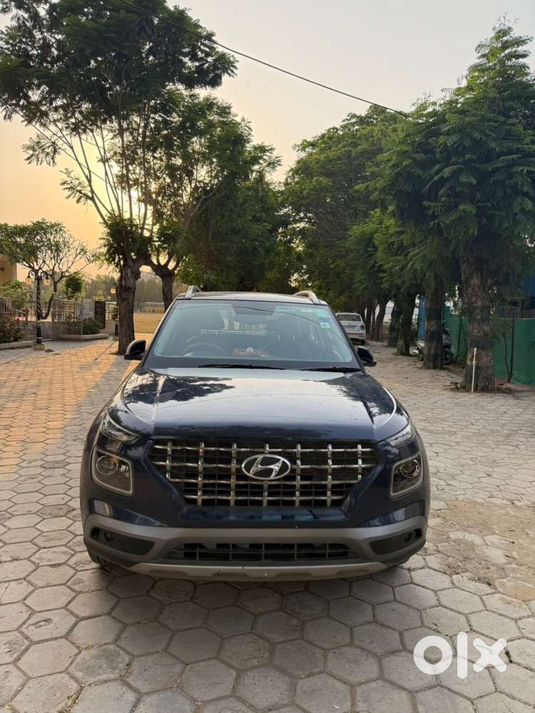 Hyundai Venue 2021 Petrol Well Maintained