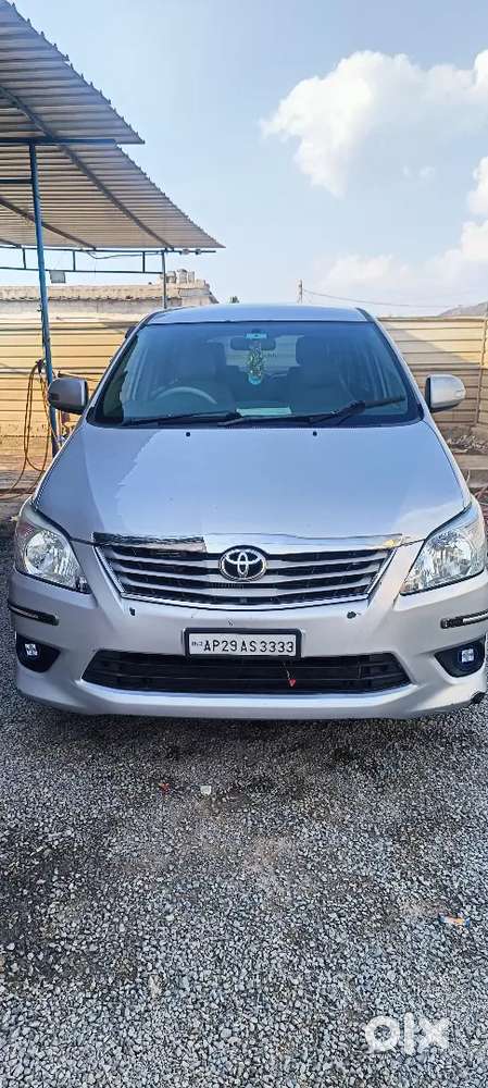 Toyota Innova 2012
