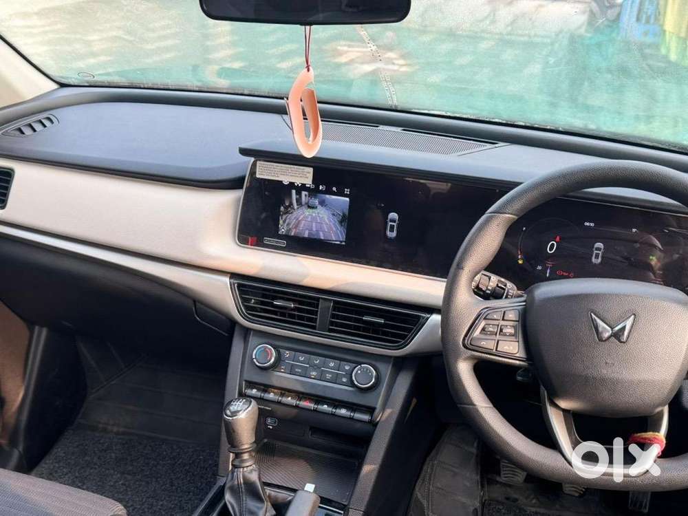Mahindra Xuv700 2024 Petrol 10000 Km Driven