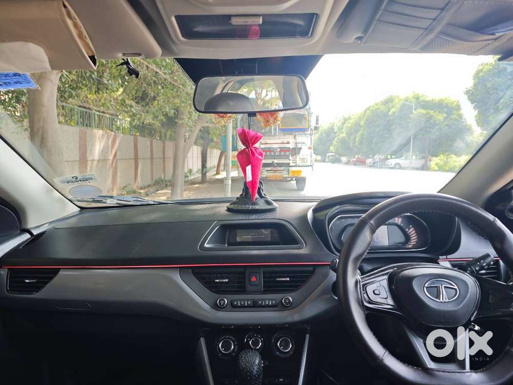 Tata Nexon Xm(s) Petrol Manual (2020 Nov) Sunroof | Delhi Registered
