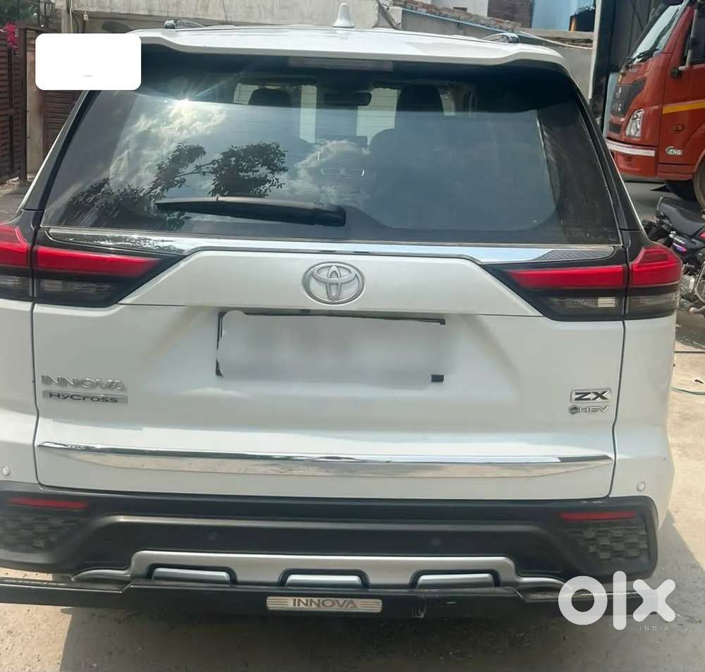 Toyota Innova Hycross 2.0 Zx Hybrid 7 Str, 2025, Petrol