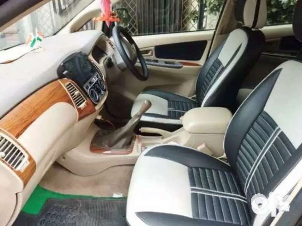 Black Colour Innova In Showroom Condition