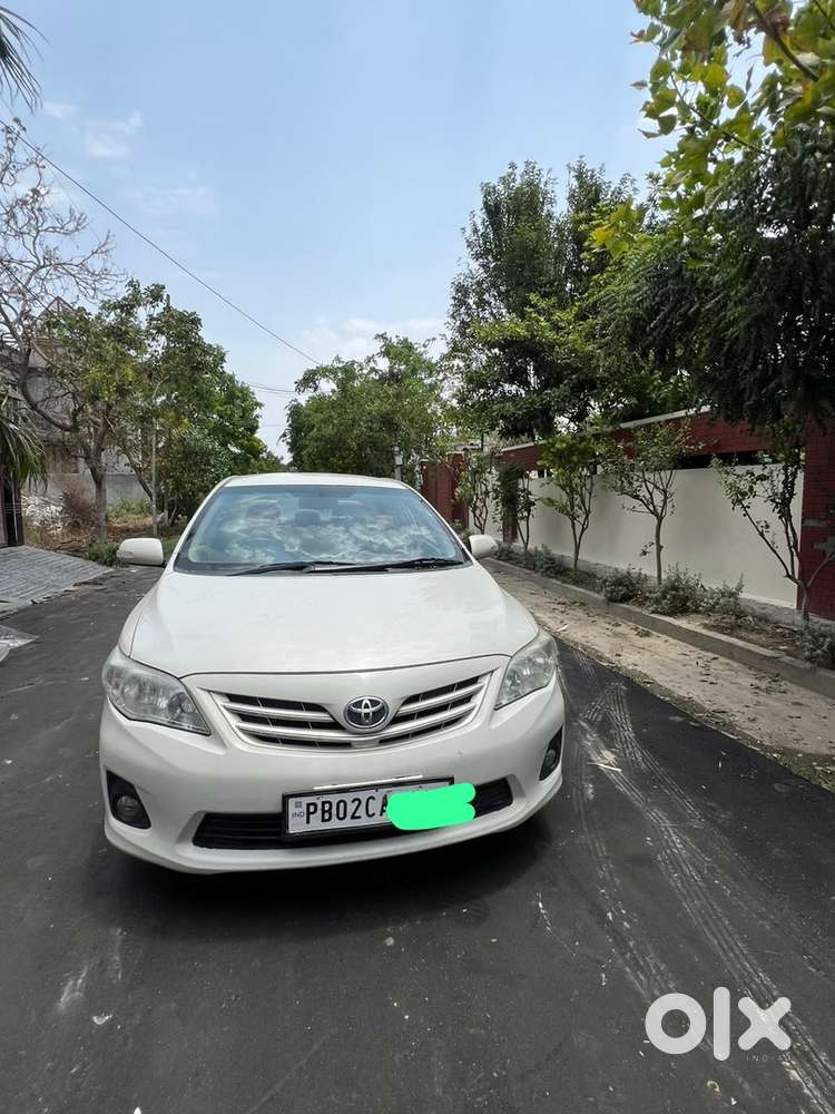 Toyota Corolla Altis 1.8 Sportz 2013