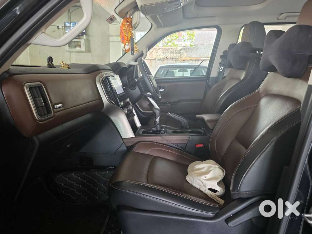 2022 Scorpio-n Z8 Petrol At  Black  Single Owner  Non-accident