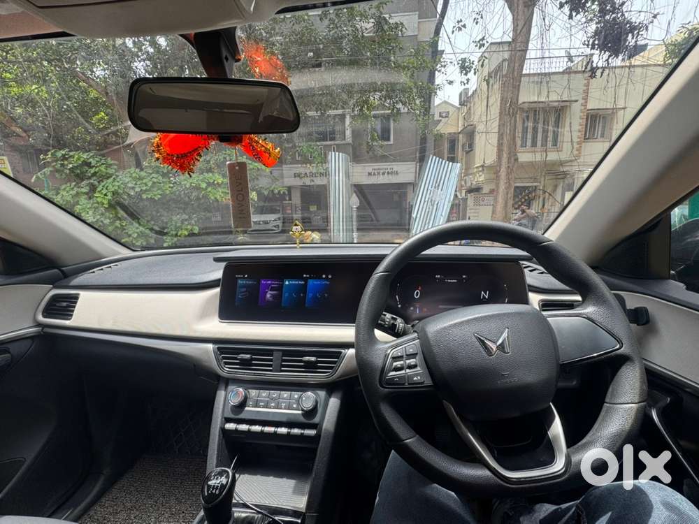 Mahindra Xuv700 2022 Year Petrol Manual Car