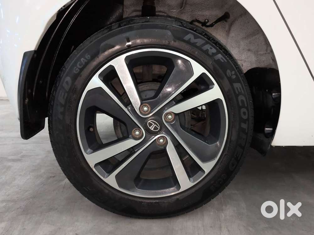 Tata Altroz Xza Plus (o) (s), 2023, Petrol