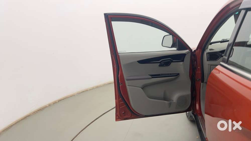 Mahindra Kuv 100 Mfalcon G80 K6 Plus, 2017, Petrol