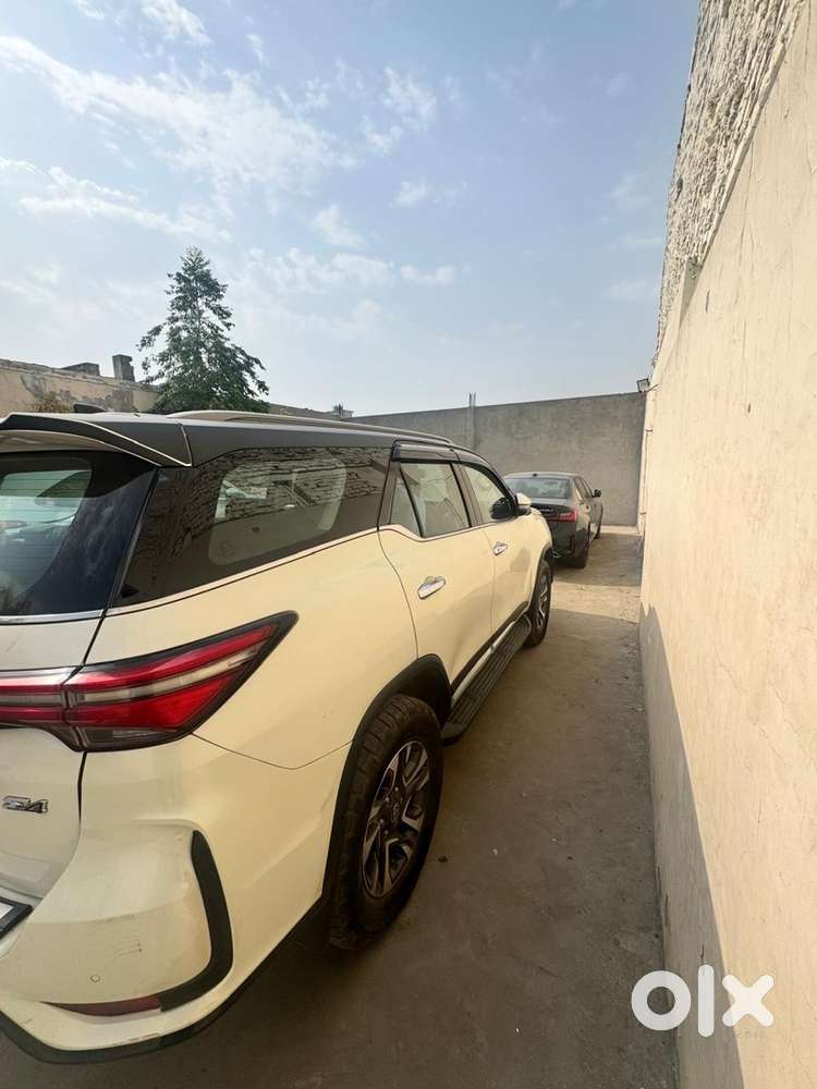Toyota Fortuner Legender 2022
