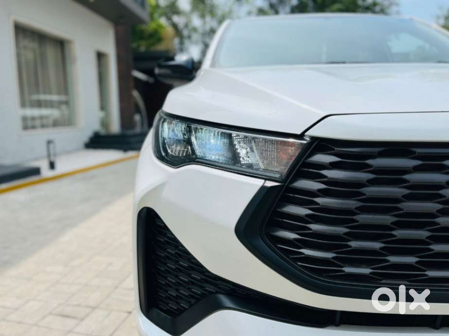 Toyota Innova Hycross