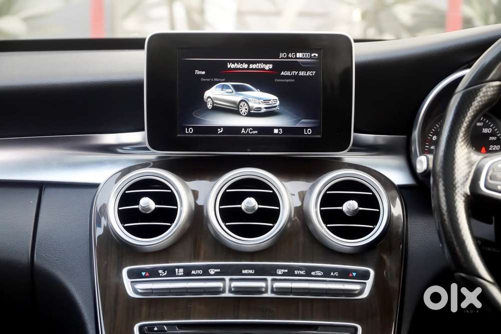 2015 Mercedes-benz C200 Avantgarde  Low Mileage  Panoramic Roof