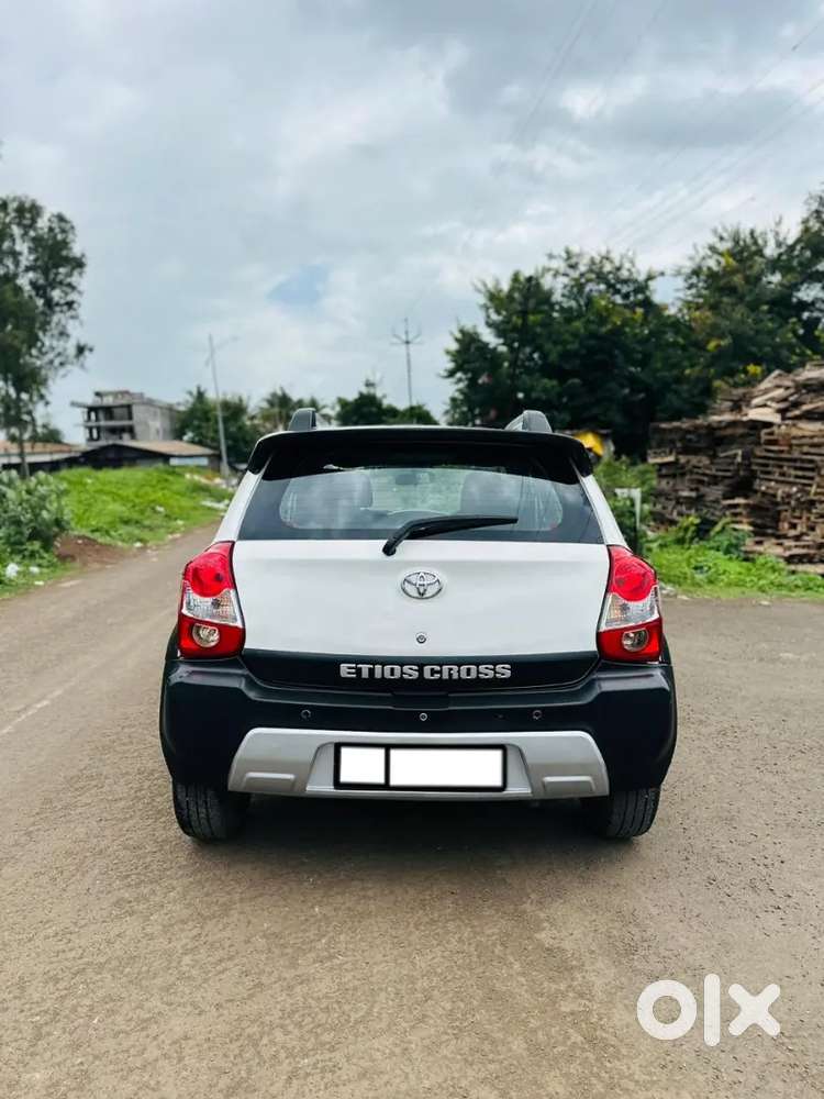 Toyota Etios Cross 2015