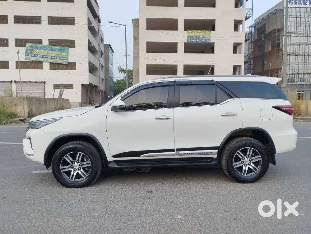 Toyota Fortuner 4x2 At 2.7 Petrol, 2025, Petrol