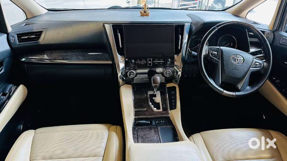 Toyota Vellfire 2.5 Executive Lounge, 2021, Petrol