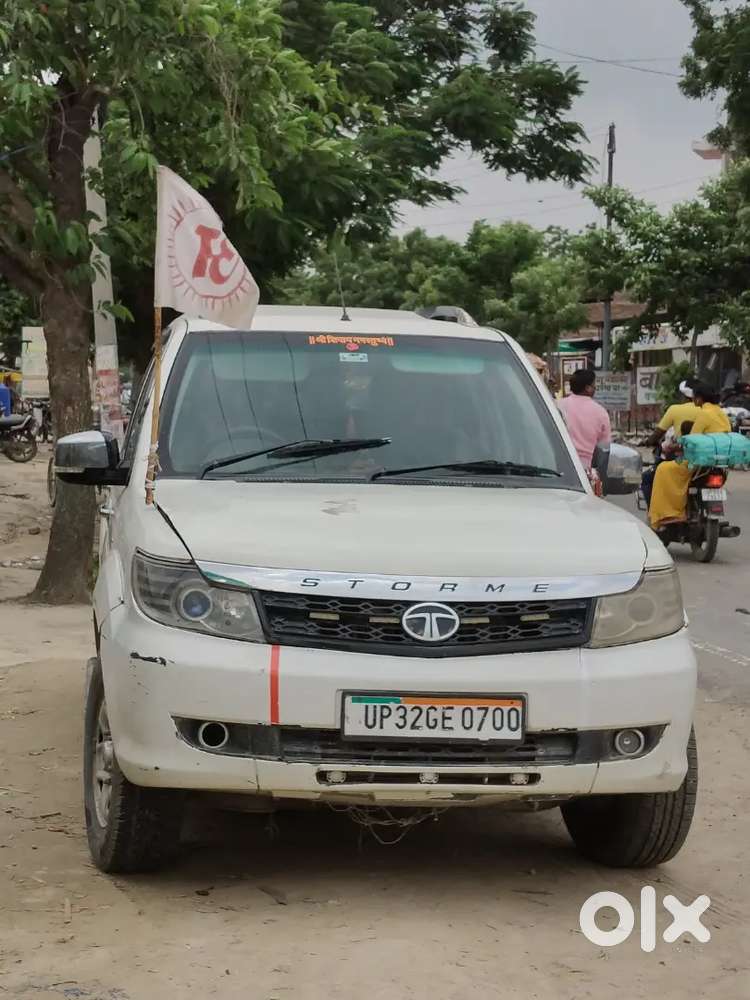 Tata Safari Storme 2015