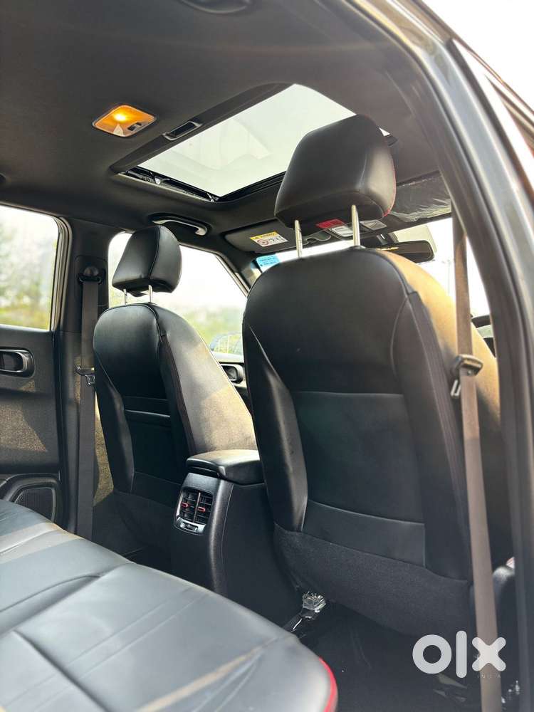 Hyundai Venue 1.0 Sx (o) Turbo Dual Tone, 2025, Petrol