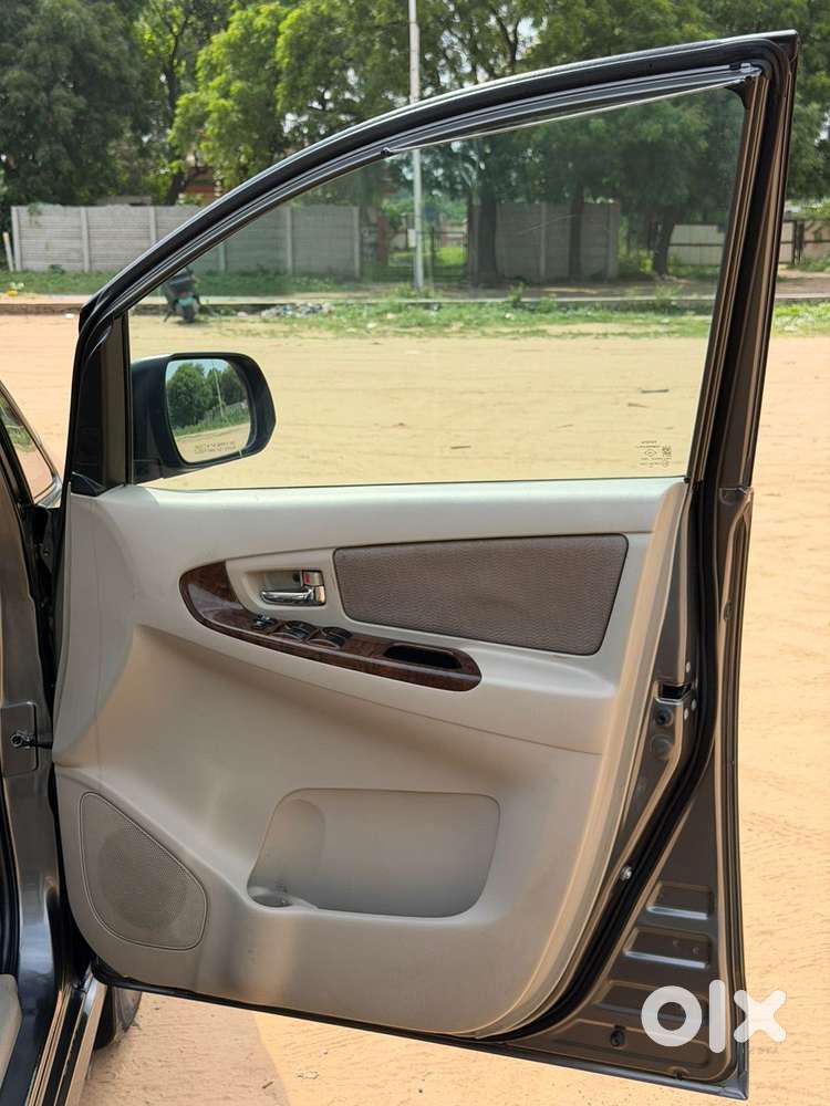 Toyota Innova 2.5 Vx 8 Str Bs-iii, 2013, Diesel