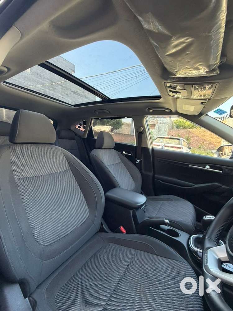 Kia Seltos 1.5 Htk Plus Petrol Mt 2024 | Black Colour |