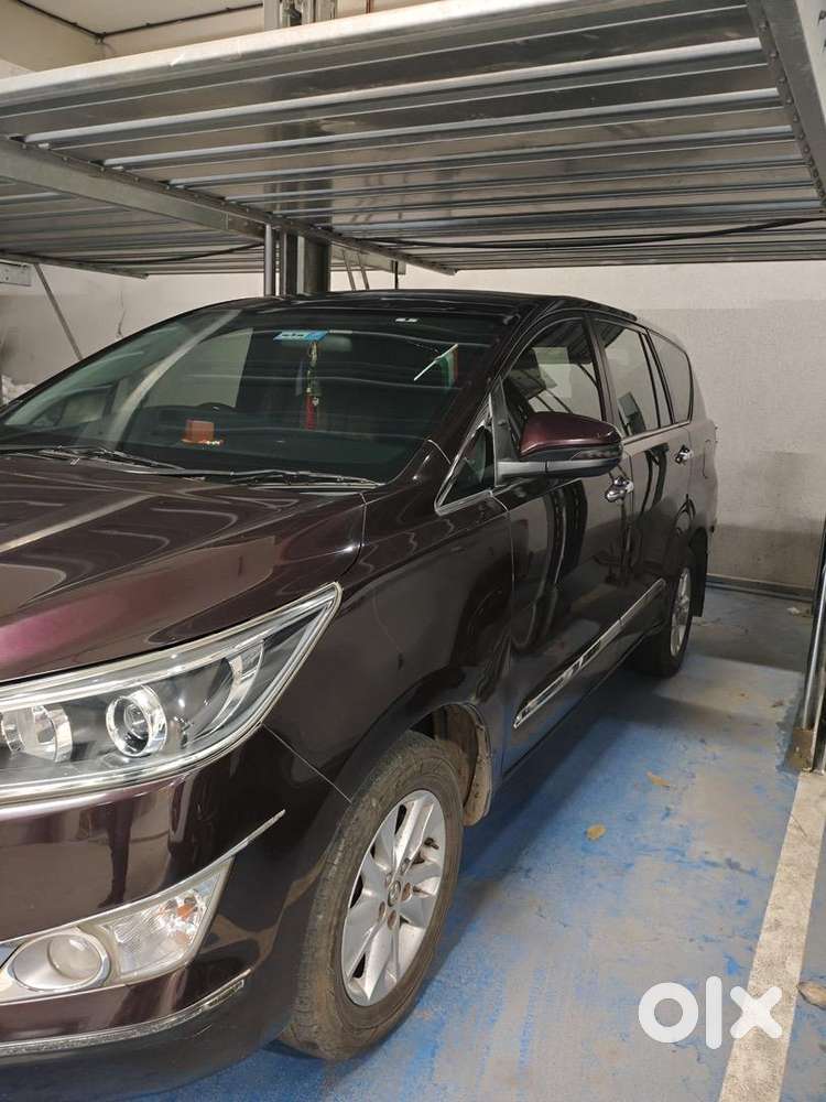 Innova Crysta 2.4 V , Manual