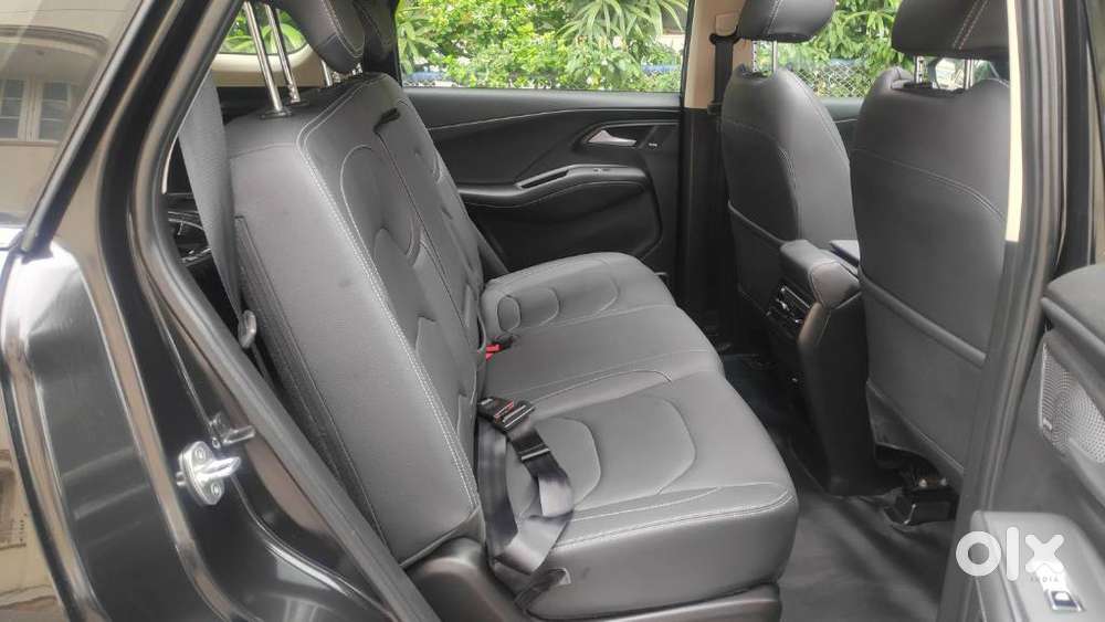 Mg Hector Plus Sharp Pro Blackstorm 1.5 Turbo Petrol Cvt 7 Str, 2025..