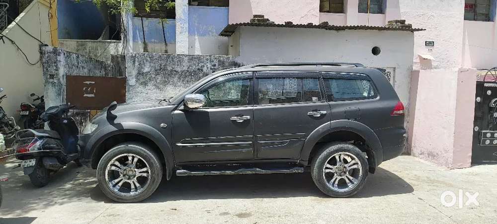 Mitsubishi Pajero Sport 2015 Diesel Well Maintained