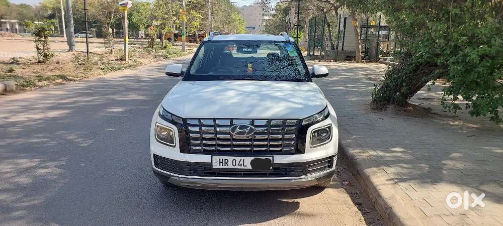 Hyundai Venue 2023 Petrol Well Maintained With Service Record