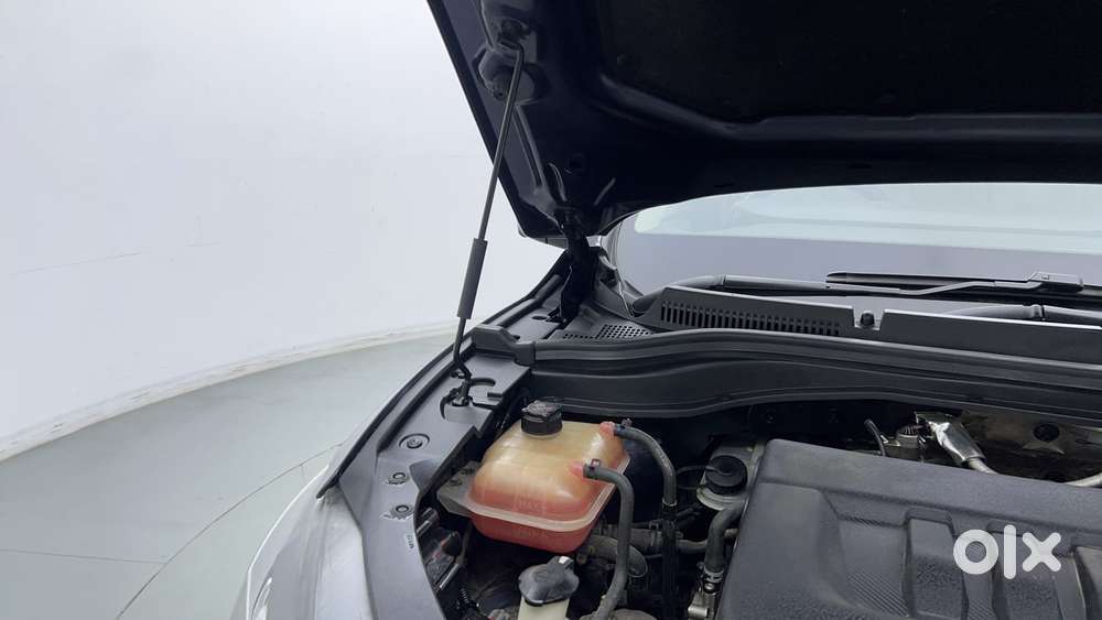 Mahindra Xuv700 2.2 Ax 7 Diesel At Luxury Pack Str Awd, 2022, Diesel