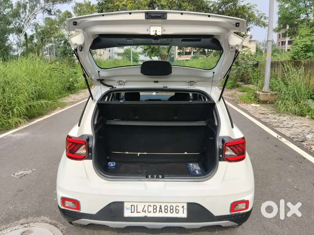 Hyundai Venue S Petrol 2021only 23000km Run Showroom Condition