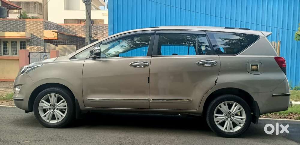 Toyota Innova Crysta 2.8z Automatic, 2016