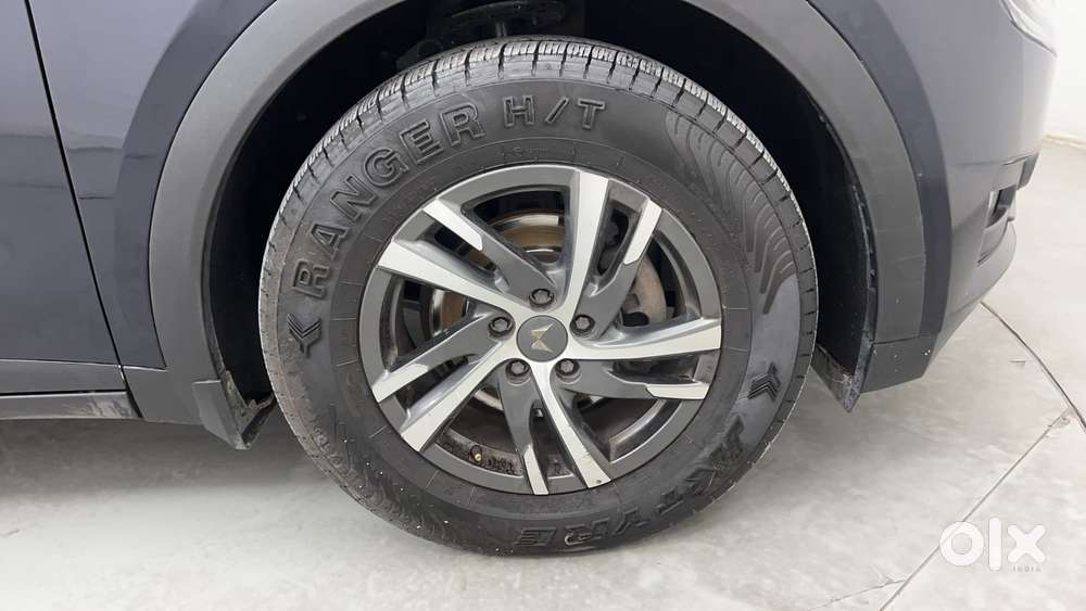 Mahindra Xuv700 2.0 Ax 5 Petrol At Str, 2022, Petrol