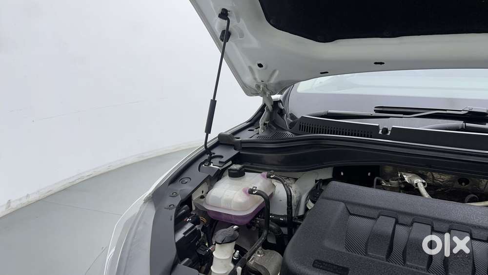 Mahindra Xuv700 2.2 Ax 5 Diesel At Str, 2023, Diesel