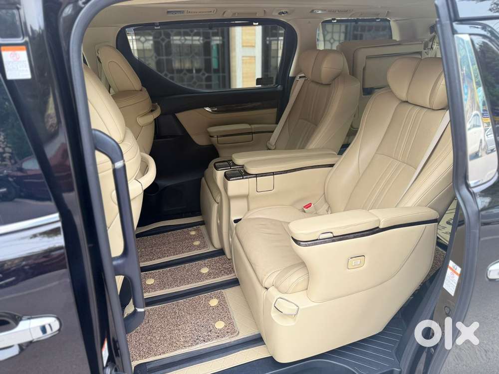 Toyota Vellfire 2.5 Executive Lounge, 2020, Petrol