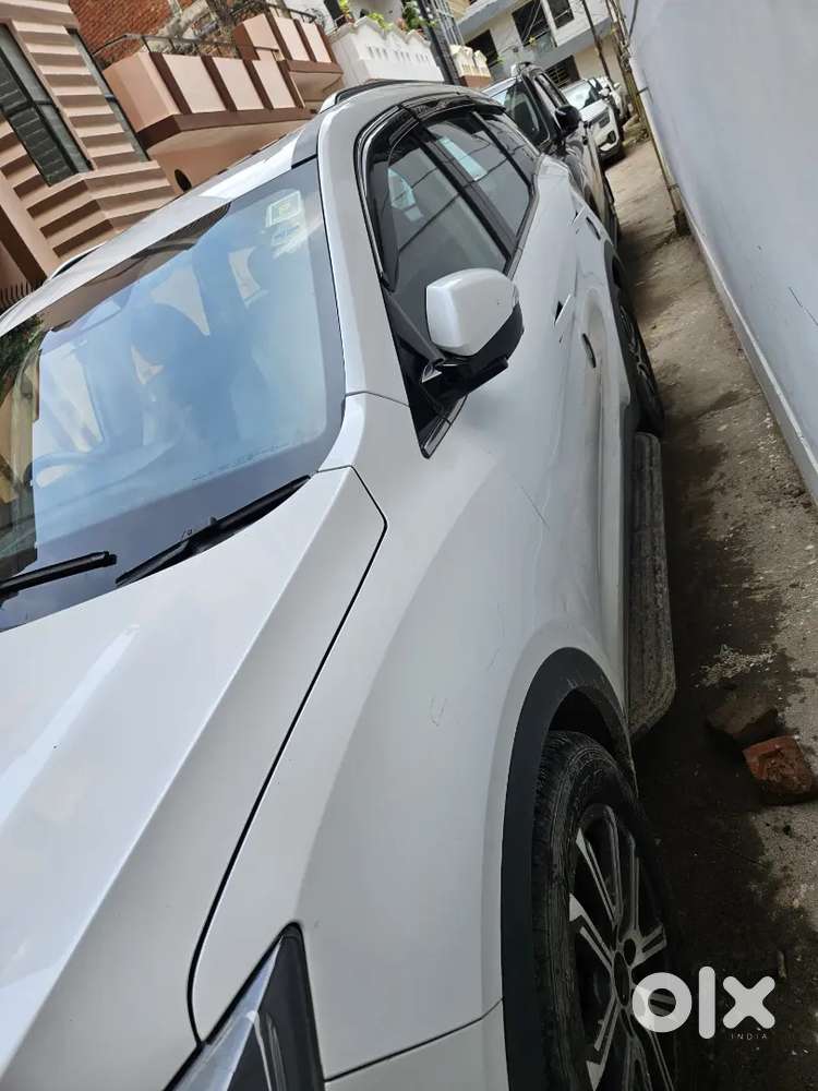 Mahindra Xuv700 Ax7 2022