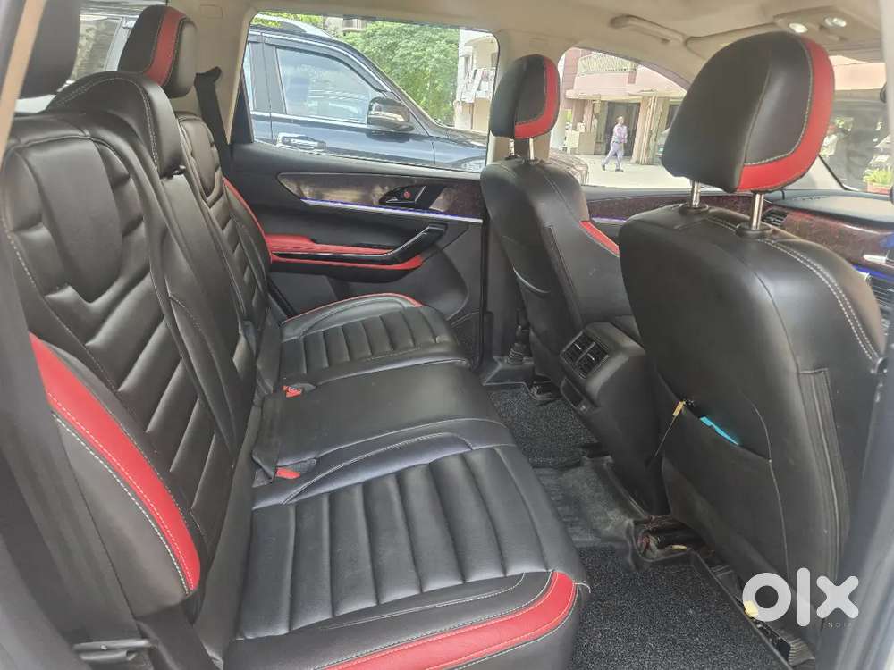 Mahindra Xuv700 Ax5 Petrol Manual 7-seater 2022  ₹3l+ Upgrades