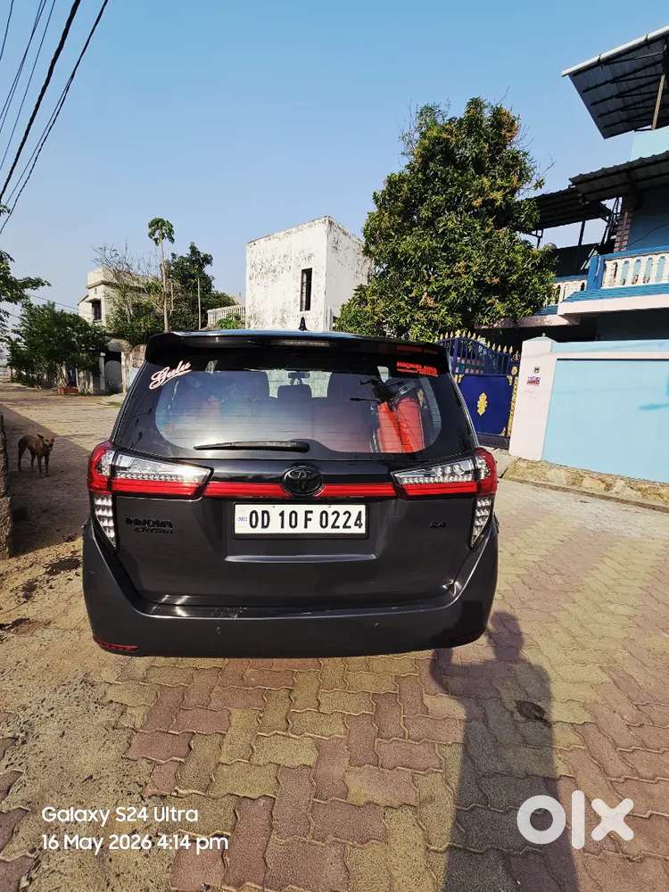 Toyota Crysta 2.4 V Model