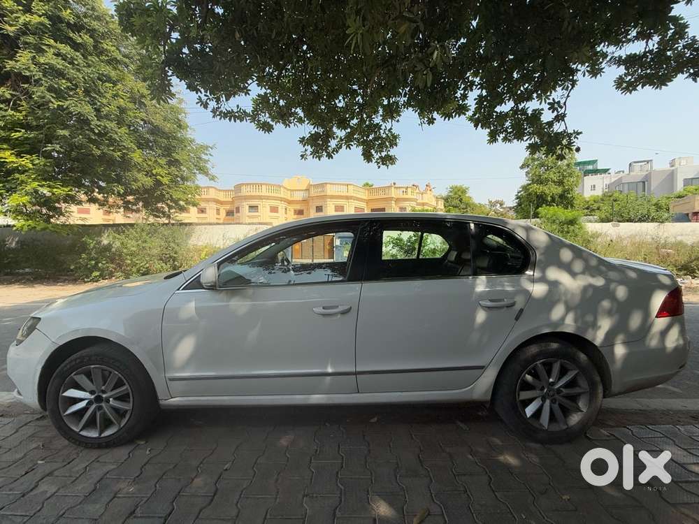 Skoda Superb Diesel 2015 With Company Service Record