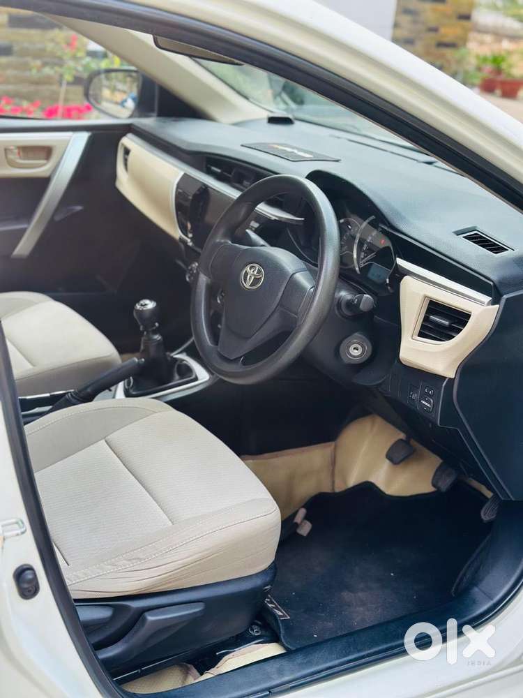 Toyota Corolla Altis 1.8 J, 2016, Petrol