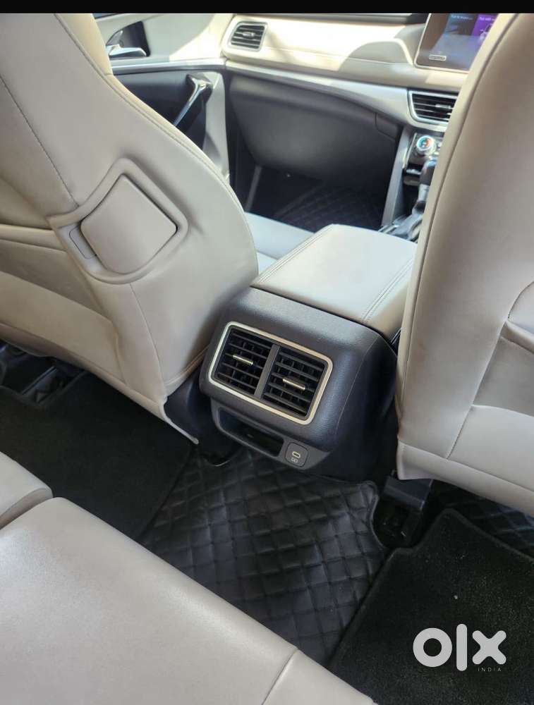 Mahindra Xuv700 2.0 Ax 7 Petrol At Luxury Pack Str, 2022, Petrol