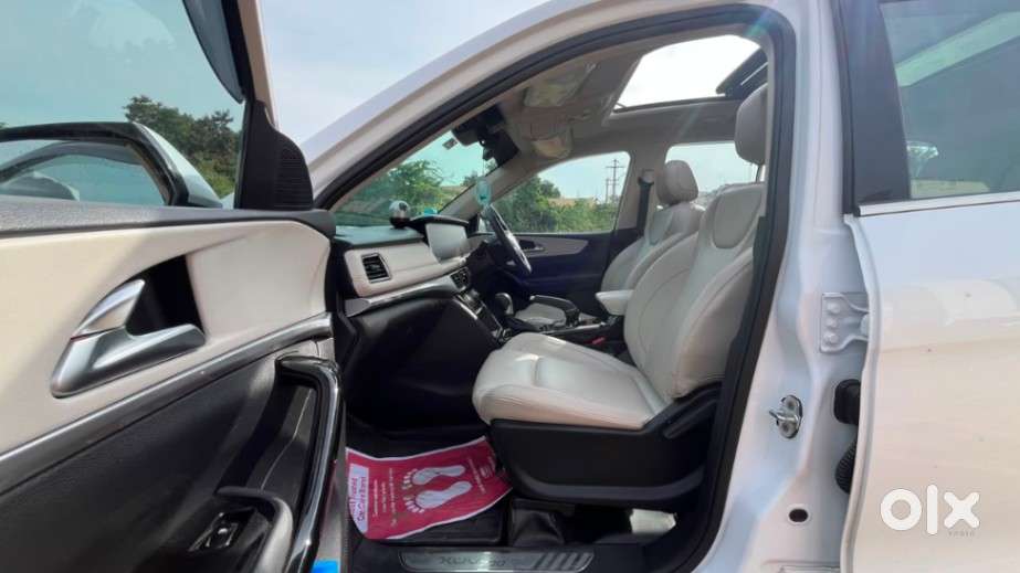 Mahindra Xuv700 2.0 Ax 7 Petrol At Str, 2024, Petrol