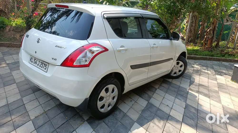 Maruti Suzuki Swift 2017 Petrol 72000 Km Driven